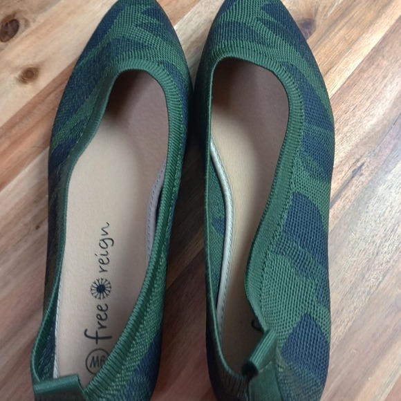 Free Reign Women's Slip On Camo Camouflage Point Toe‎ Ballet Flats Size 10 Knit - Picture 9 of 10